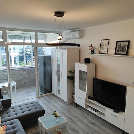 Apartment Zara With Garage Kültér fotó